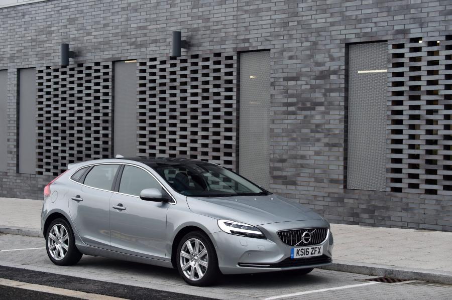  Volvo V40 D4 Inscription 2016 года  (UK) (фото 7 из 34)